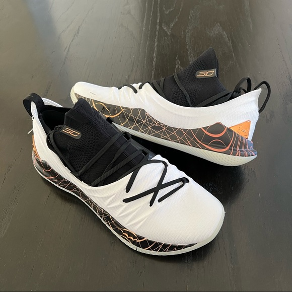 Athletic_Shoes